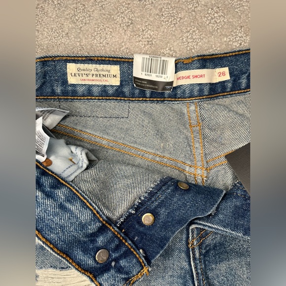 BRAND NEW LEVIS SHORTS - Picture 5 of 6